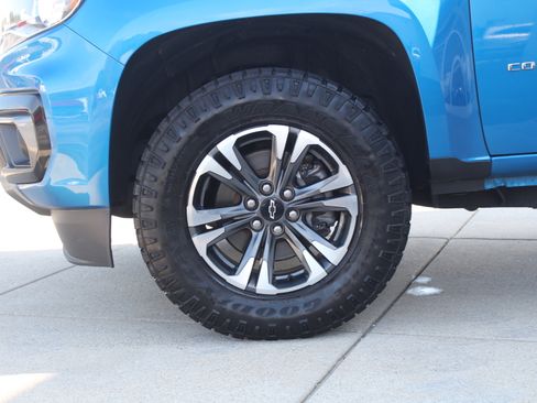 Used 2022 Chevrolet Colorado Z71 AWD/4WD image 32