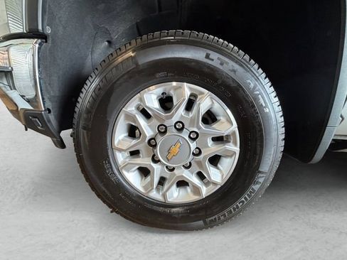 Used 2024 Chevrolet Silverado 2500 LT AWD/4WD image 29