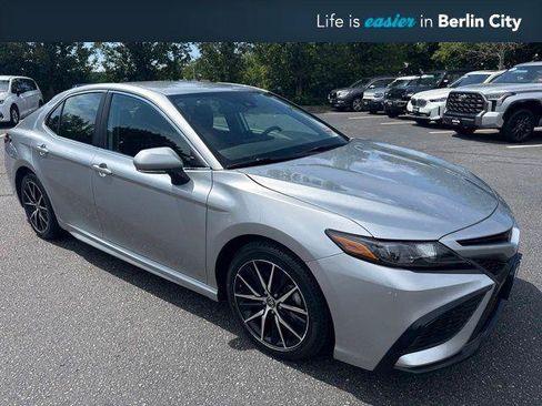 Certified 2023 Toyota Camry SE FWD image 1