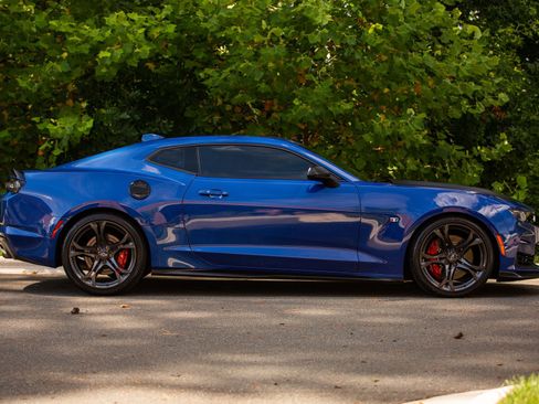 Used 2023 Chevrolet Camaro SS RWD image 5