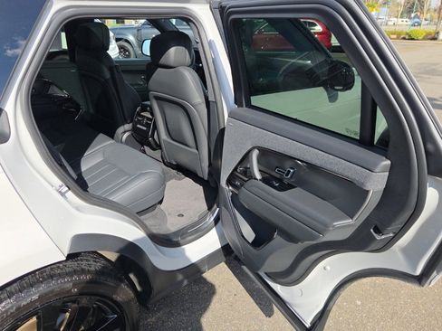 Used 2025 Land Rover Range Rover Sport SE image 17