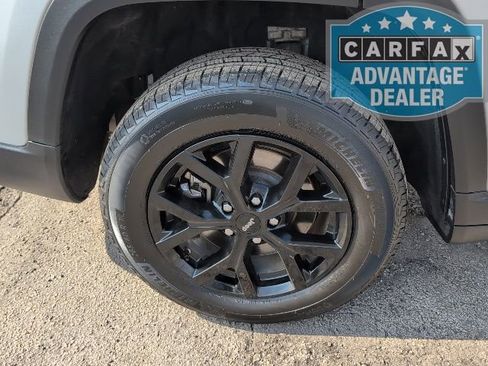 Used 2023 Jeep Grand Cherokee L Limited image 3