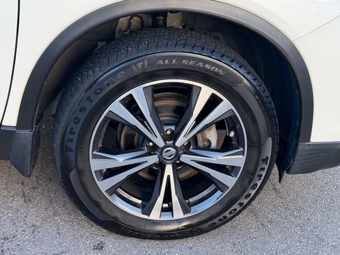 Used 2018 Nissan Rogue SL w/ Premium Package AWD/4WD image 9