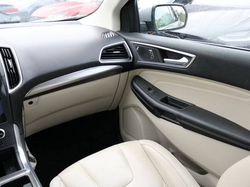 Used 2022 Ford Edge Titanium AWD/4WD image 24