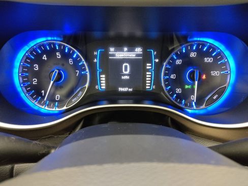 Used 2017 Chrysler Pacifica Touring image 23