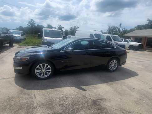 Used 2019 Chevrolet Malibu LT FWD image 2