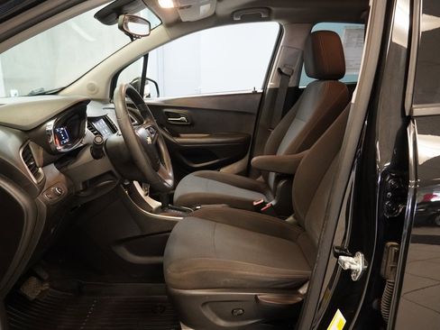 Used 2020 Chevrolet Trax LS w/ Tint and Cruise Package image 5