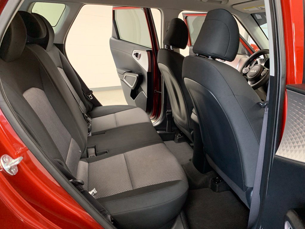 Used 2025 Kia Soul LX w/ LX Technology Package FWD image 6