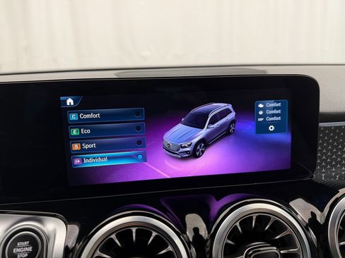 Used 2025 Mercedes-Benz GLB 250 image 32