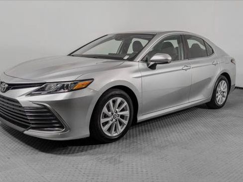 Used 2021 Toyota Camry LE FWD image 2