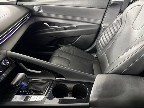 Used 2023 Hyundai Elantra Limited w/ Preferred Accessory Package image 22