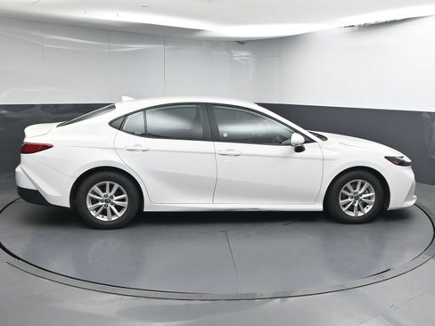 Used 2025 Toyota Camry LE FWD image 8