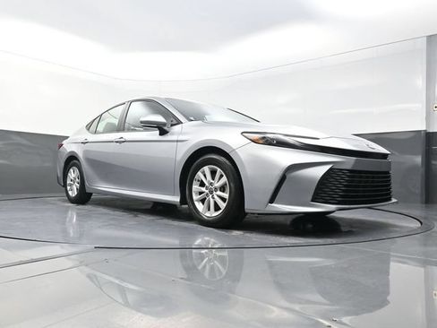 Used 2025 Toyota Camry LE FWD image 30