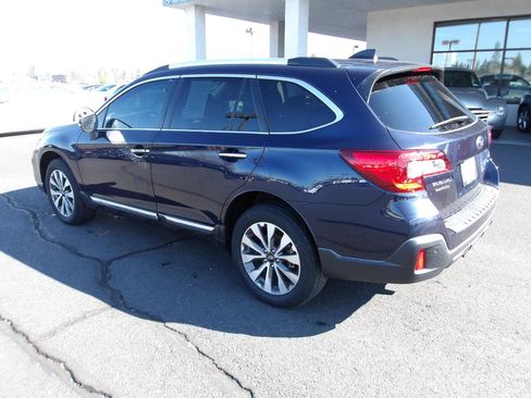 Used 2018 Subaru Outback 2.5i Touring AWD/4WD image 3