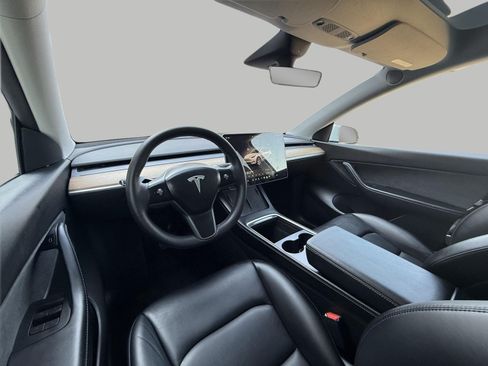 Used 2022 Tesla Model Y Long Range AWD/4WD image 24