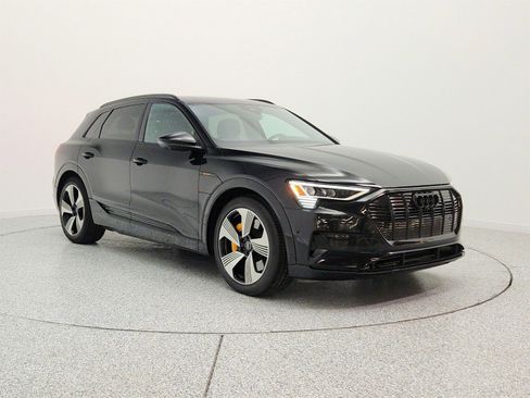 Used 2022 Audi e-tron Premium Plus w/ Premium Plus Package AWD/4WD image 3
