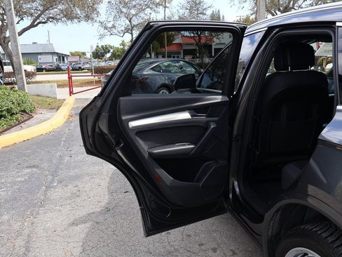 Used 2021 Audi SQ5 Premium w/ Convenience Package image 27