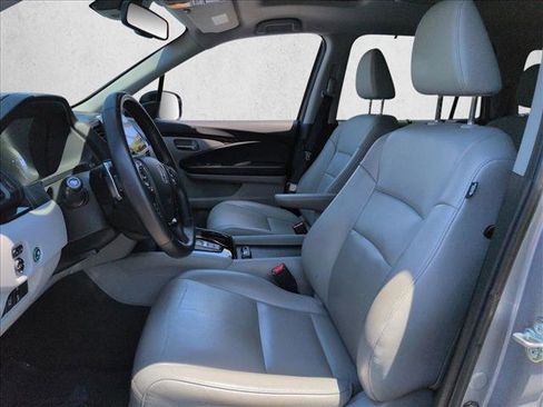 Used 2016 Honda Pilot Touring image 17
