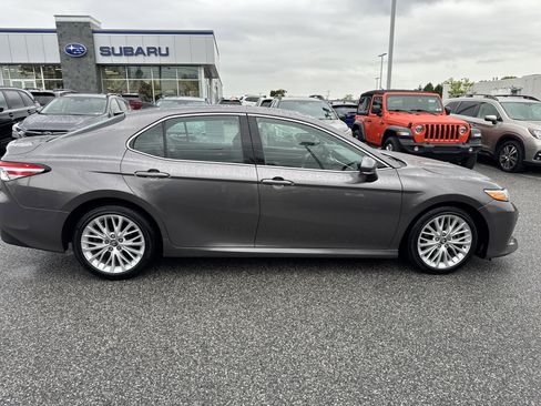 Used 2018 Toyota Camry XLE FWD image 31