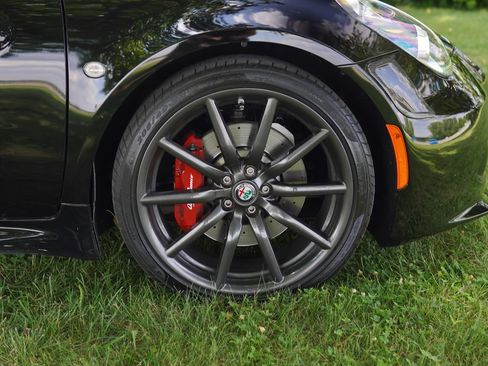 Used 2019 Alfa Romeo 4C Spider RWD image 26