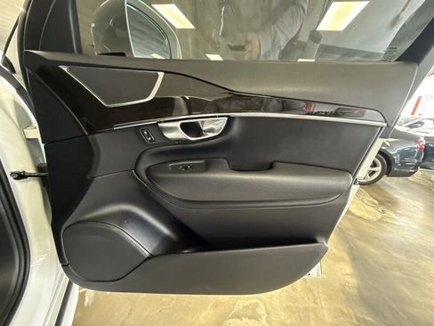 Used 2018 Volvo XC90 T6 Momentum w/ Convenience Package image 17