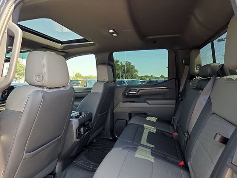 Used 2023 Chevrolet Silverado 1500 ZR2 w/ Technology Package AWD/4WD image 12
