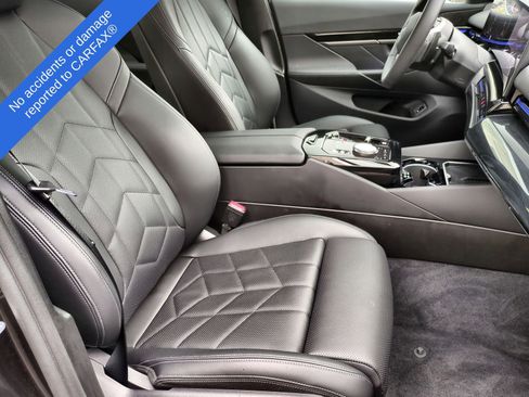 Used 2025 BMW 530i xDrive w/ Premium Package image 25