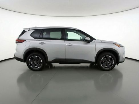 Used 2025 Nissan Rogue SV image 11