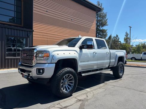 Used 2019 GMC Sierra 2500 Denali w/ Duramax Plus Package AWD/4WD image 1