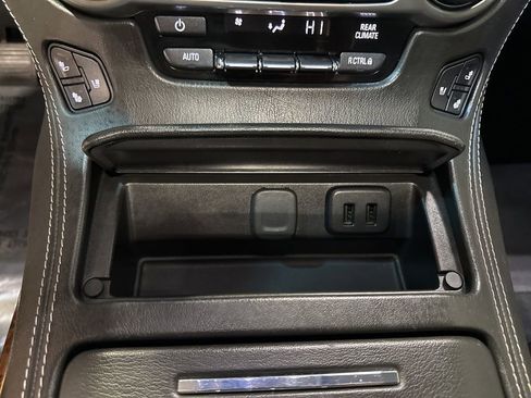 Used 2018 Chevrolet Suburban Premier AWD/4WD image 21