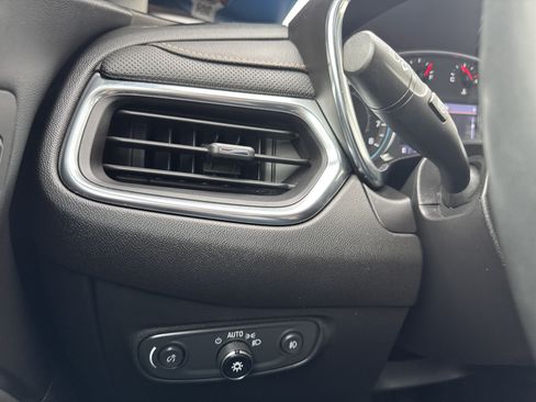 Used 2024 Chevrolet Equinox Premier FWD image 33