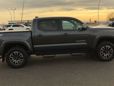 Used 2023 Toyota Tacoma TRD Sport image 9