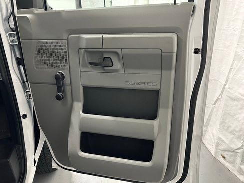 Used 2024 Ford E-350 and Econoline 350 Super Duty image 37