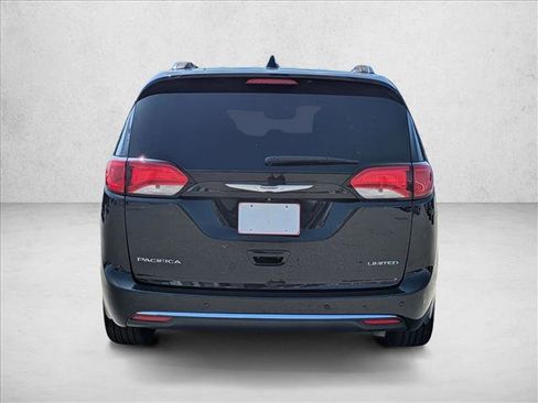 Used 2017 Chrysler Pacifica Limited w/ UConnect Theater Package image 7