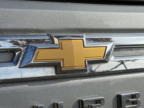 Used 2024 Chevrolet Suburban LT image 47