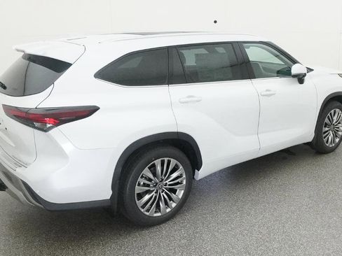 New 2026 Toyota Highlander Platinum AWD/4WD image 17