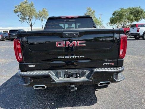 Used 2025 GMC Sierra 1500 AT4 w/ Technology Package AWD/4WD image 4