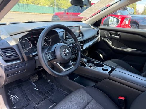 Used 2024 Nissan Rogue SV AWD/4WD image 16