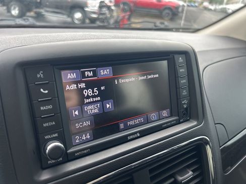 Used 2020 Dodge Grand Caravan SE w/ UConnect Hands-Free Group FWD image 10