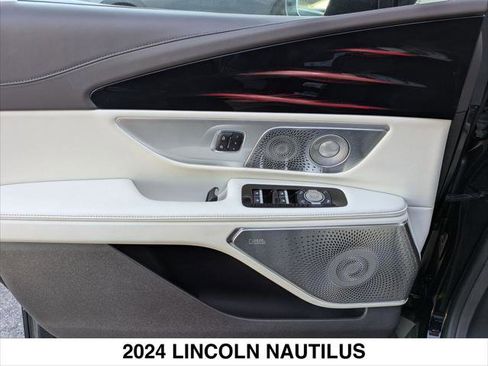 Used 2024 Lincoln Nautilus Black Label w/ Jet Appearance Package (87T) image 10