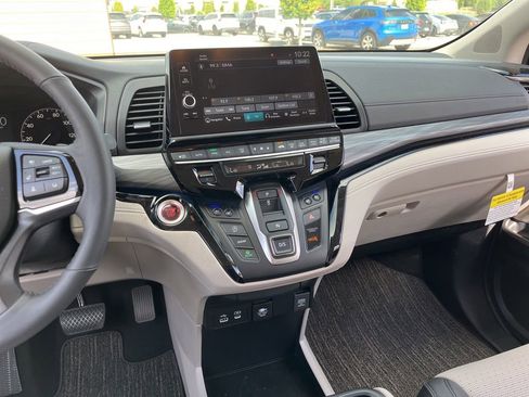 Used 2026 Honda Odyssey Elite image 18