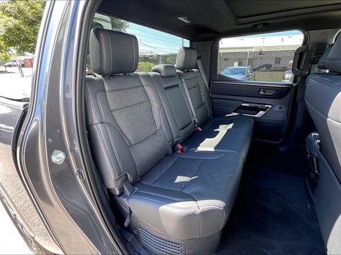 Used 2025 Toyota Tundra Limited AWD/4WD image 32