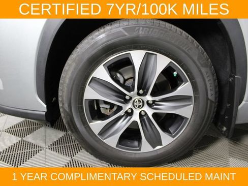 Used 2022 Toyota Highlander XLE AWD/4WD image 30