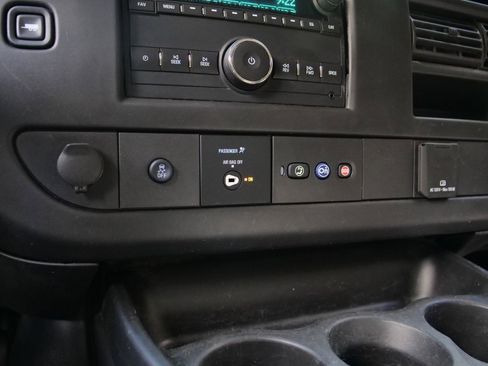 Used 2018 GMC Savana 3500 w/ Driver Convenience Package image 16