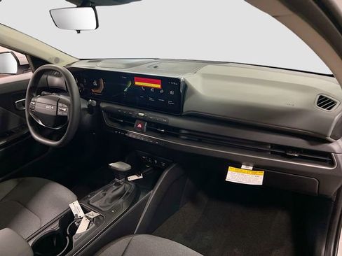 New 2025 Kia K4 LXS image 26