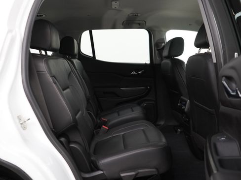 Used 2023 GMC Acadia SLT image 13