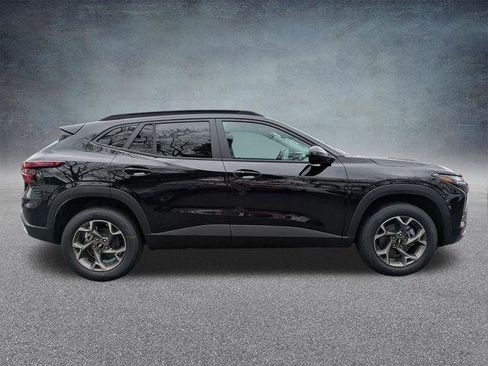 New 2026 Chevrolet Trax LT image 3