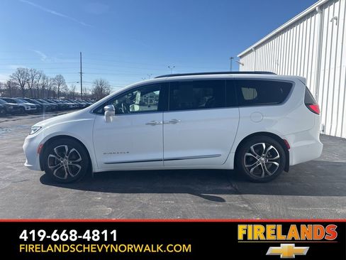 Used 2022 Chrysler Pacifica Pinnacle image 5