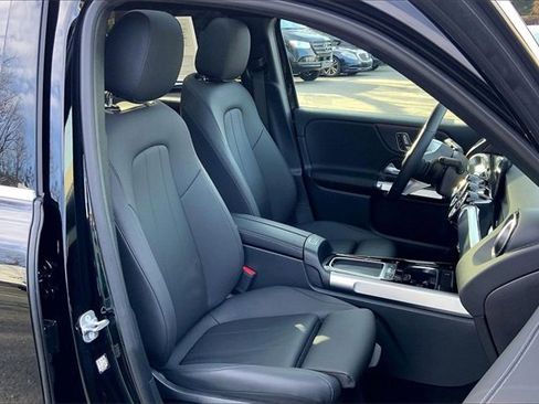 Used 2025 Mercedes-Benz GLB 250 4MATIC image 7