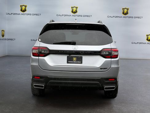 Used 2024 Honda Pilot Sport image 4